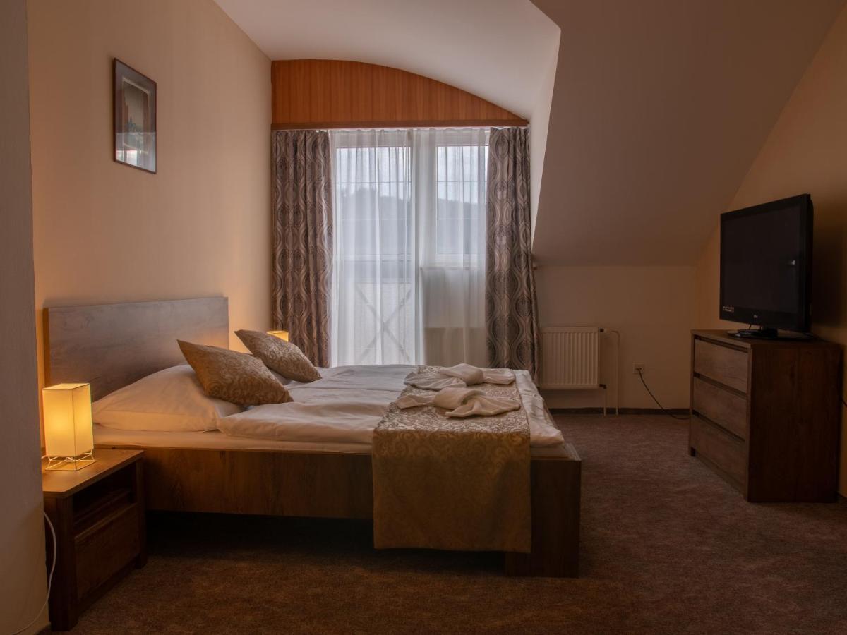 Hotel Pizzeria Istria Velké Losiny Esterno foto